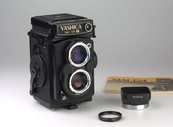 Yashica MAT-124G
