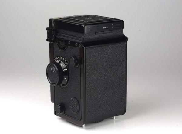 Yashica MAT-124G